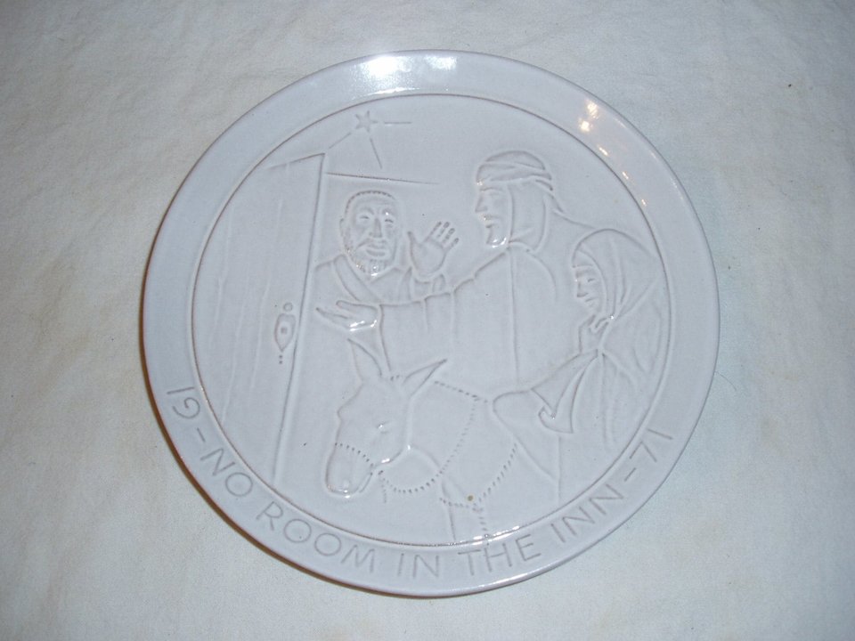 55% Off, 1971 Frankoma Christmas Plate, "No Room in the Inn"