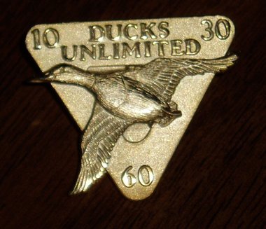 Ducks Unlimited 10 30 60 Pin, Gold Colored