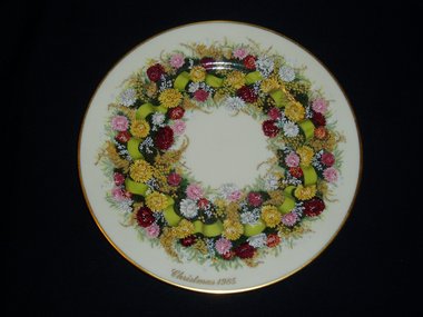 50% Off, Lenox Christmas Plate, 1985, Colonial Wreath Issue, Connecticut