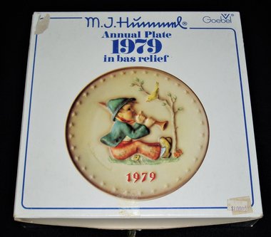 M. I. Hummel Plate, 1979 in bas relief