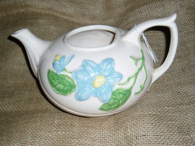Hull Teapot, New Magnolia Pattern, H20 6-1/2