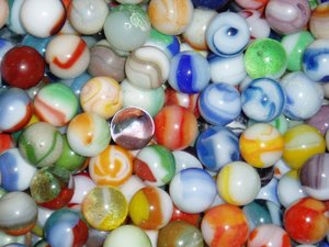 100 Antique Marbles, 1920's-1950's,  Peltier, Akro, Vitro, Master, Marble King, Etc.  Worth Up To Hundreds of Dollars