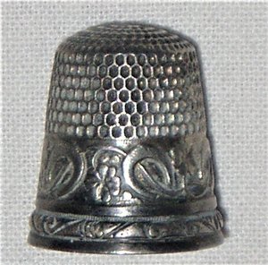 Stern Bros Thimble, Sterling Silver, Horseshoes and 4-Leaf Clovers, Free USA Shipping