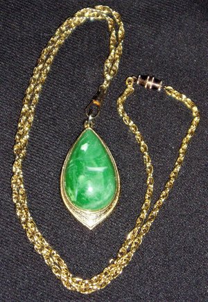 Sarah Coventry Green Lucite Necklace