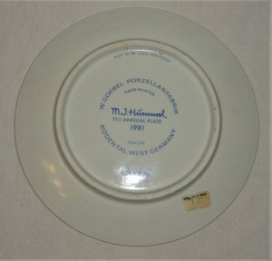 Hummel Goebel Annual Plate, 1981, Umbrella Boy