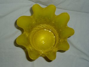 Large High End Italian Glass Vase, 1950s, Yellow Honeycomb