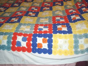 Vintage Yo-Yo Quilt, 72 x 92