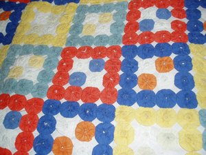 Vintage Yo-Yo Quilt, 72 x 92