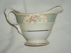 Crown Pottery CRP4, Creamer, Mint