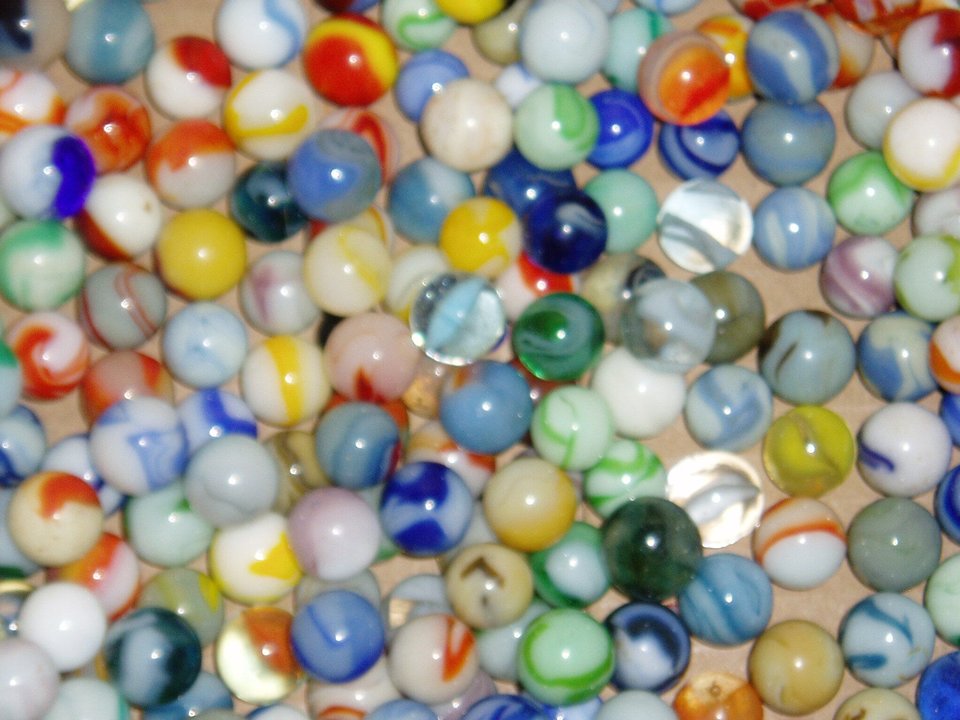 100 Antique Marbles, 1920's-1950's,  Peltier, Akro, Vitro, Master, Marble King, Etc.  Worth Up To Hundreds of Dollars