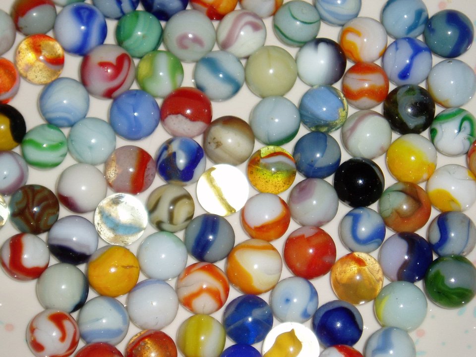100 Antique Marbles, 1920's-1950's,  Peltier, Akro, Vitro, Master, Marble King, Etc.  Worth Up To Hundreds of Dollars
