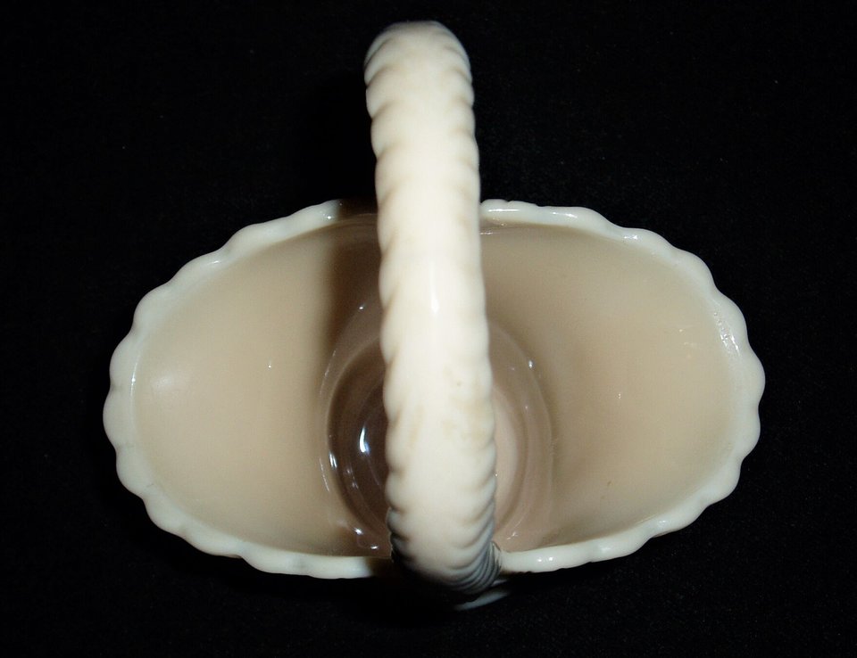 Westmoreland Glass Basket, Almond Custard
