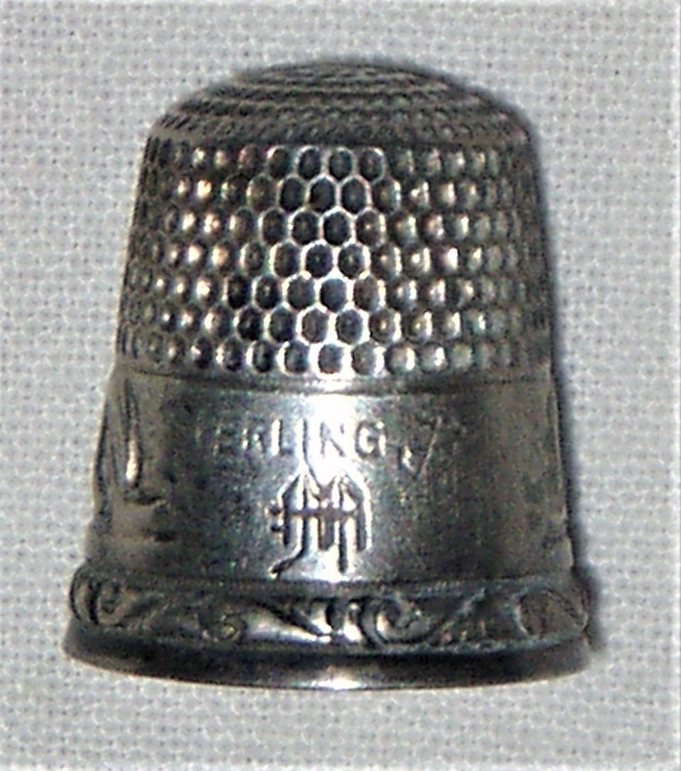 Stern Bros Thimble, Sterling Silver, Horseshoes and 4-Leaf Clovers, Free USA Shipping