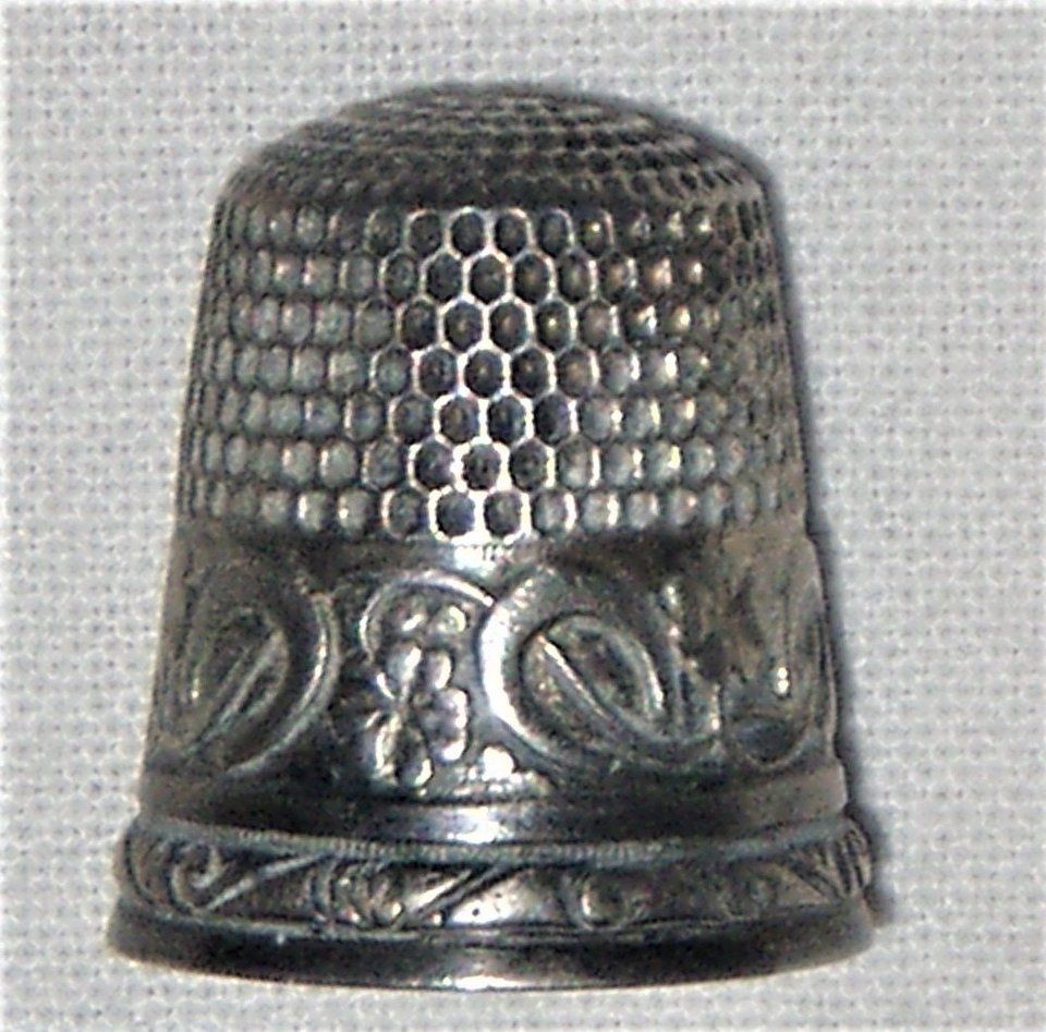 Stern Bros Thimble, Sterling Silver, Horseshoes and 4-Leaf Clovers, Free USA Shipping