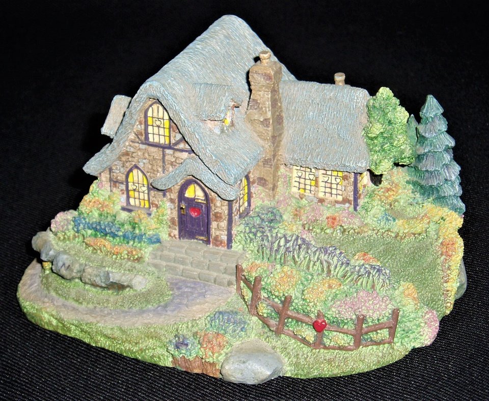 Sweetheart Havencrest Cottage Figurine, Thomas Kinkade, Hawthorn Architectural Register 1995