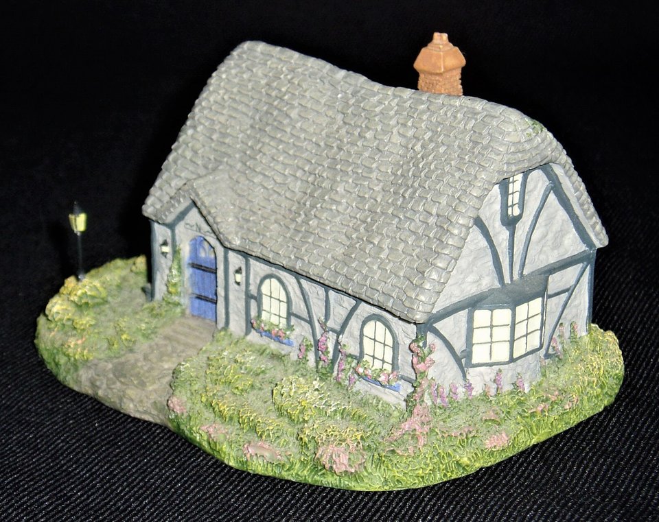 Chandler's Cottage Figurine, Thomas Kinkade, Hawthorn Architectural Register 1995