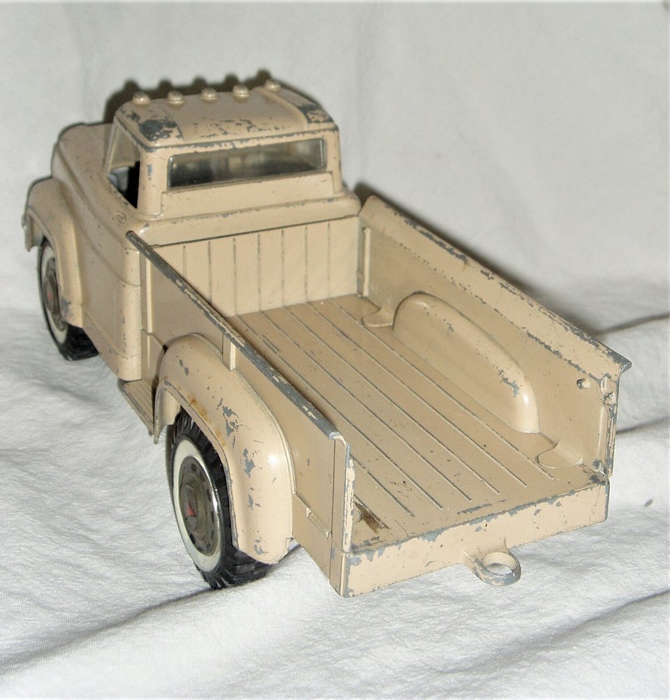 Hubley 800 Pickup Truck