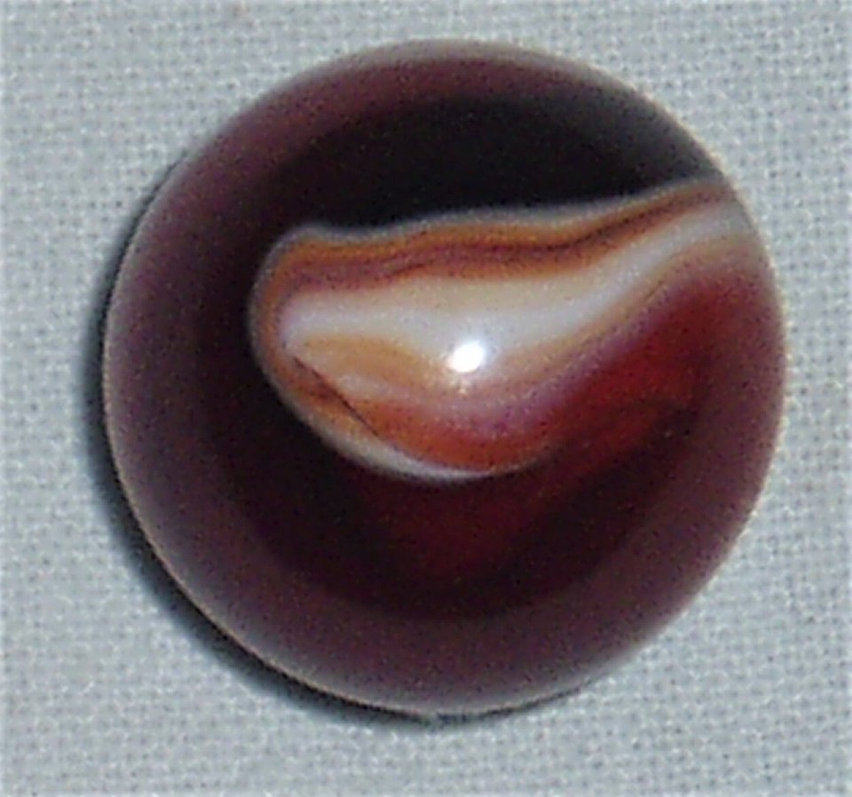 Akro Agate Marble, Corkscrew Red Base Onyx, .756" Mint