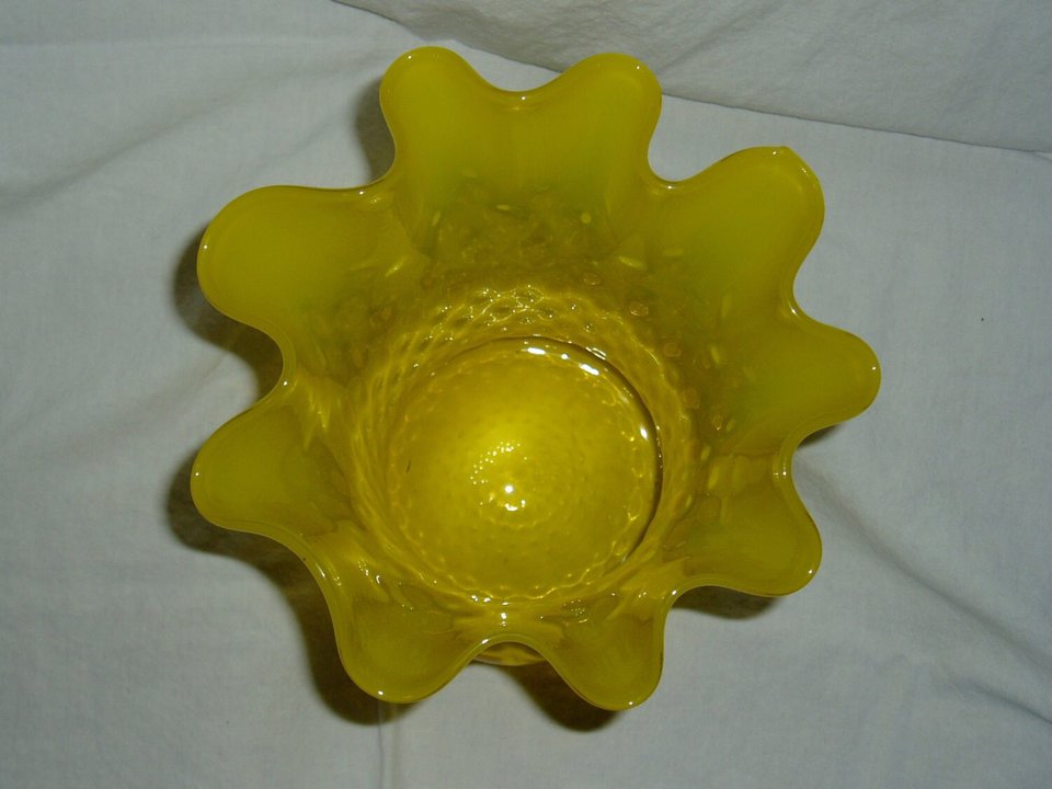 Large High End Italian Glass Vase, 1950s, Yellow Honeycomb