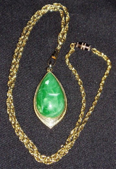 Sarah Coventry Green Lucite Necklace